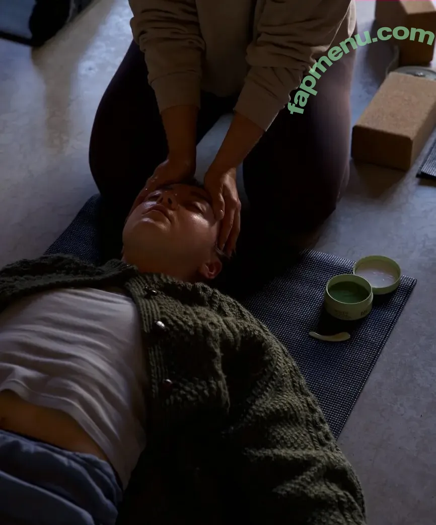 Maisie Williams nude photo #0174 (MaisieWilliamsOfficial / Maisie_Williams)