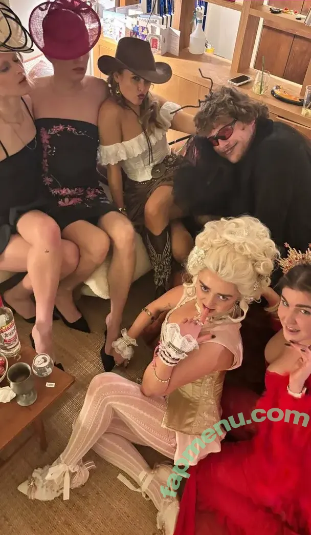 Maisie Williams nude photo #0182 (MaisieWilliamsOfficial / Maisie_Williams)