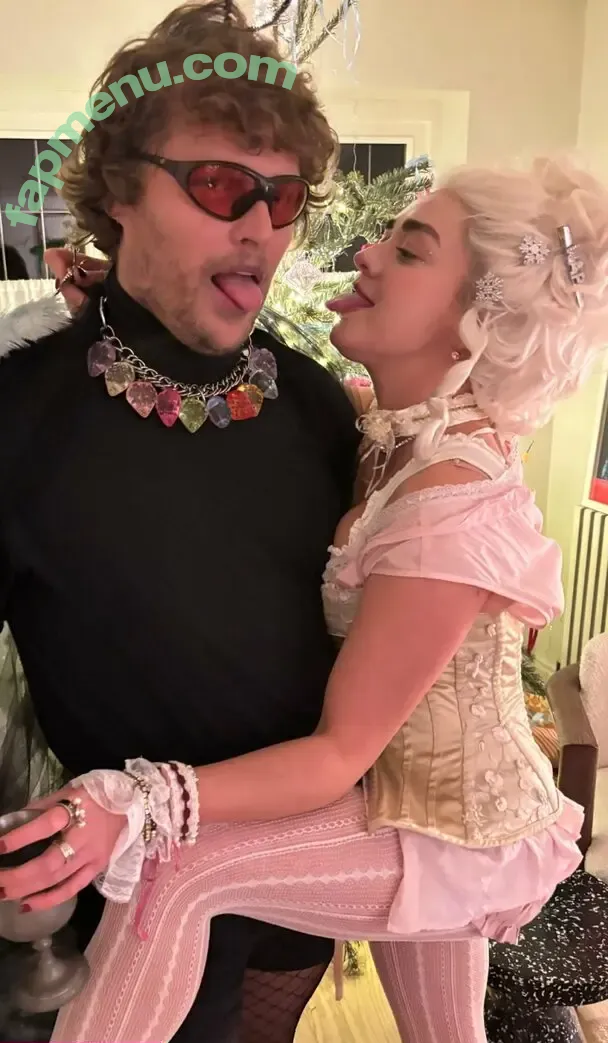 Maisie Williams nude photo #0183 (MaisieWilliamsOfficial / Maisie_Williams)