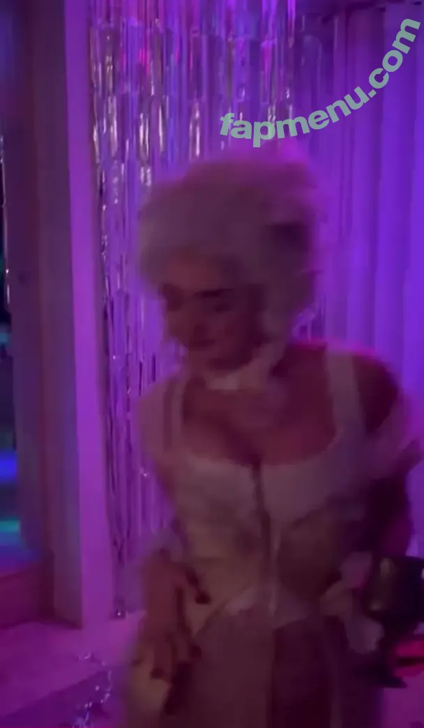 Maisie Williams nude photo #0184 (MaisieWilliamsOfficial / Maisie_Williams)