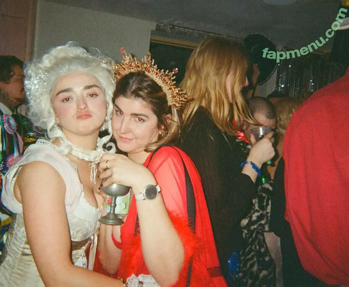 Maisie Williams nude photo #0187 (MaisieWilliamsOfficial / Maisie_Williams)