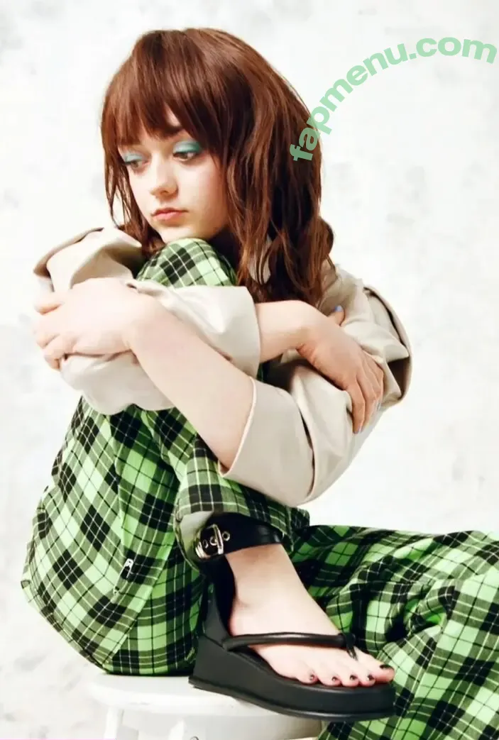 Maisie Williams nude photo #0188 (MaisieWilliamsOfficial / Maisie_Williams)