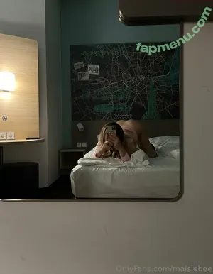 maisiebee / moma_bee nude photo #0010
