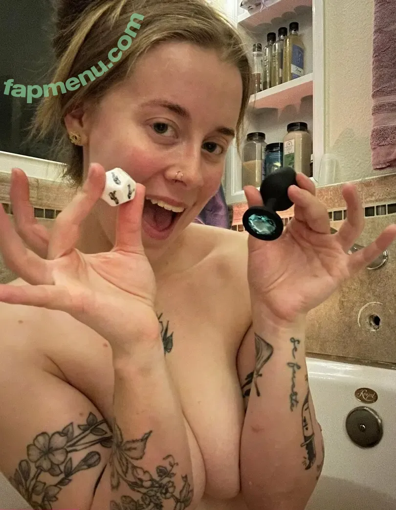 maisievanasch nude photo #0018 (maisiechanwrites)