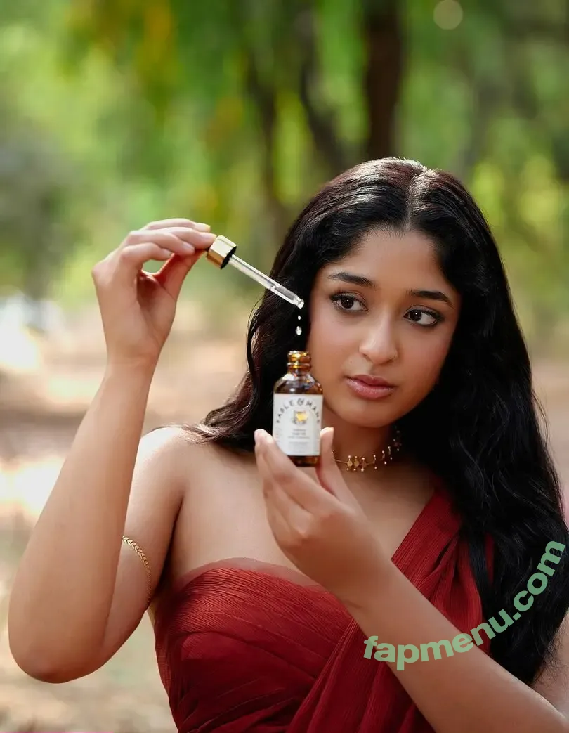 Maitreyi Ramakrishnan nude photo #0228 (maitreyiramakrishnan / ramakrishnannn)