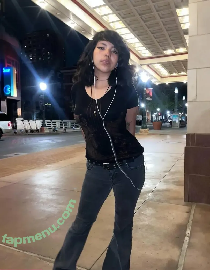 makeoutradio nude photo #0052 (makeoutradio2.0)