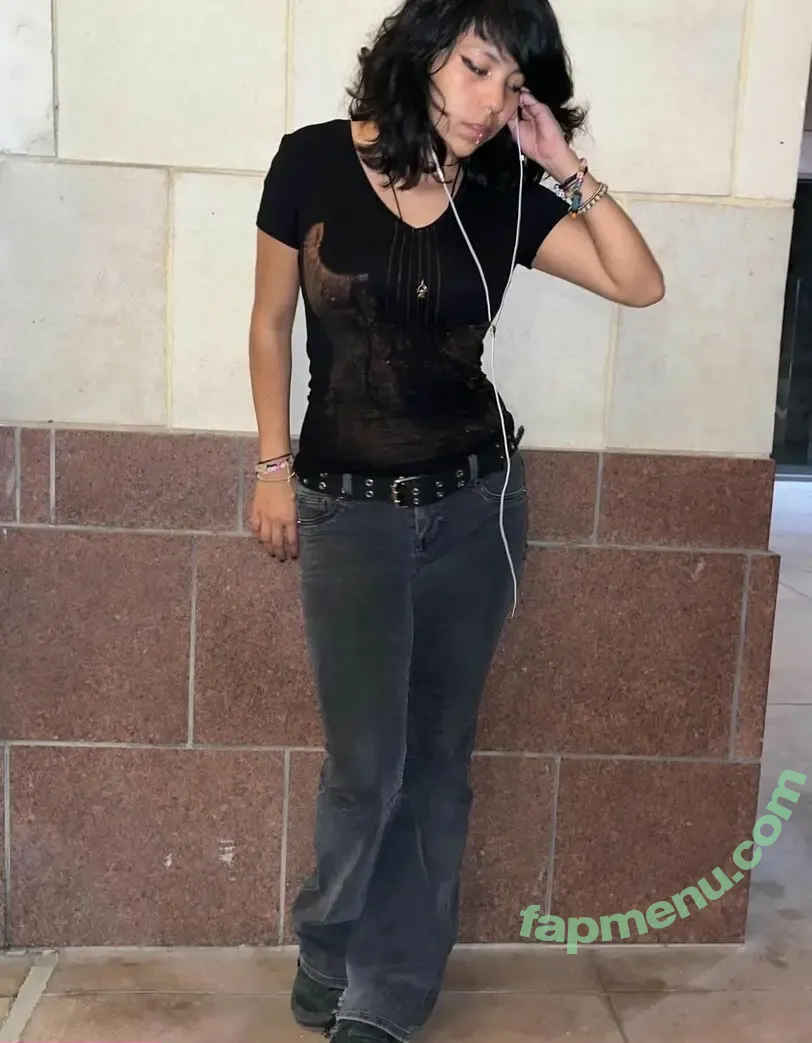 makeoutradio nude photo #0054 (makeoutradio2.0)