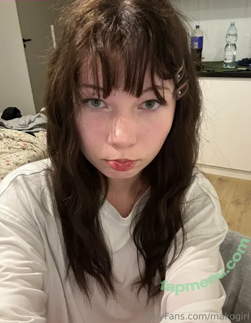 makogirl nude photo #0103 (makogirls)