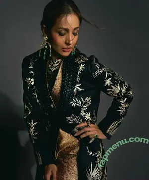 Malaika Arora / malaikaaroraofficial nude photo #0093