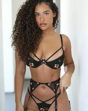 Malaika Terry / malaikaterry / malaikaterryy nude photo #0163