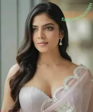 Malavika Mohanan / malavikamohanan_ nude photo #0016