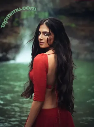 Malavika Mohanan / malavikamohanan_ nude photo #0069
