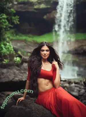 Malavika Mohanan / malavikamohanan_ nude photo #0072
