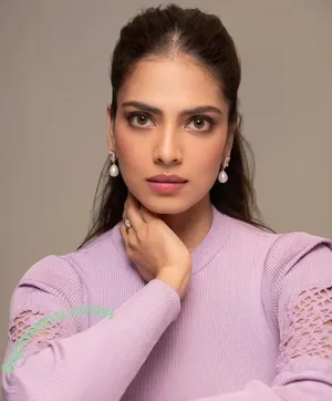 Malavika Mohanan / malavikamohanan_ nude photo #0118