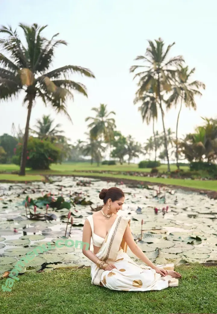 Malavika Mohanan nude photo #0037 (malavikamohanan_)