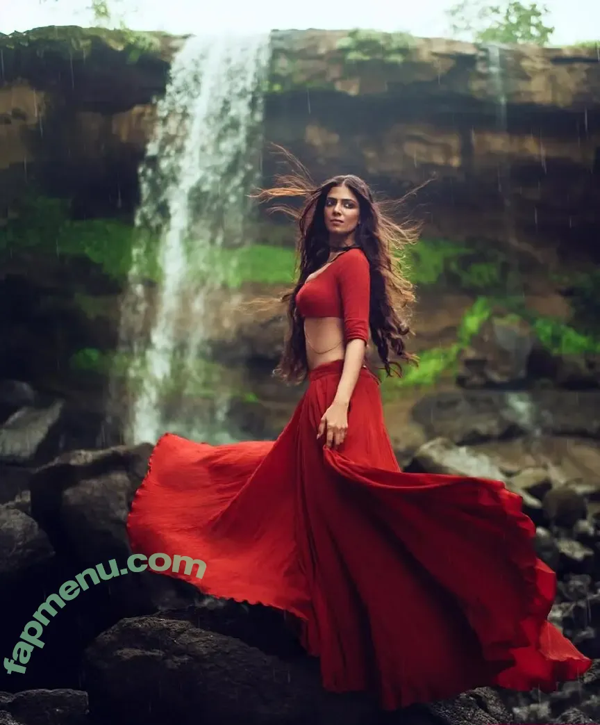 Malavika Mohanan nude photo #0045 (malavikamohanan_)