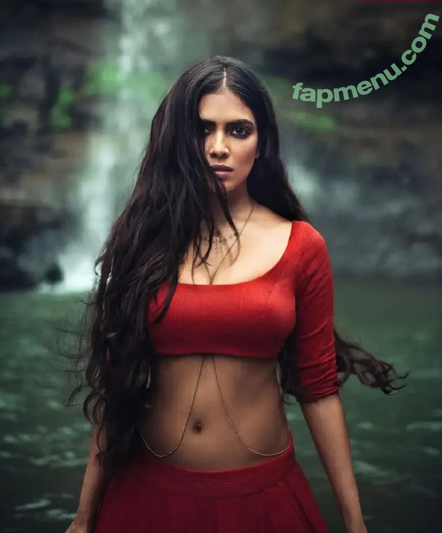 Malavika Mohanan nude photo #0046 (malavikamohanan_)
