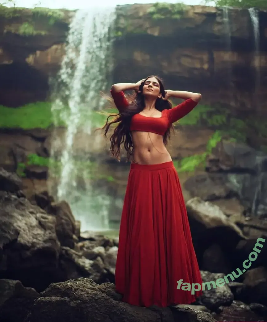 Malavika Mohanan nude photo #0047 (malavikamohanan_)