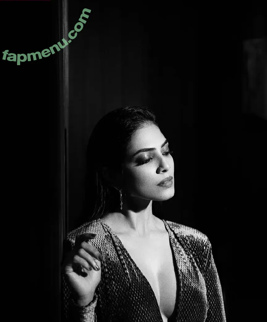 Malavika Mohanan nude photo #0057 (malavikamohanan_)