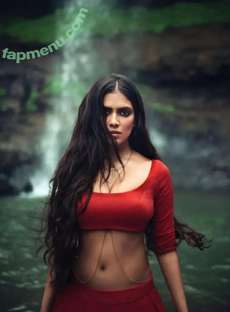 Malavika Mohanan nude photo #0071 (malavikamohanan_)