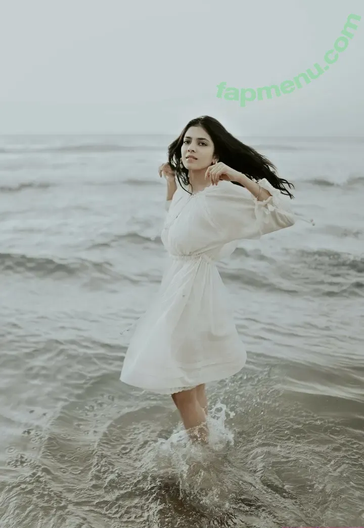 Malavika Mohanan nude photo #0105 (malavikamohanan_)