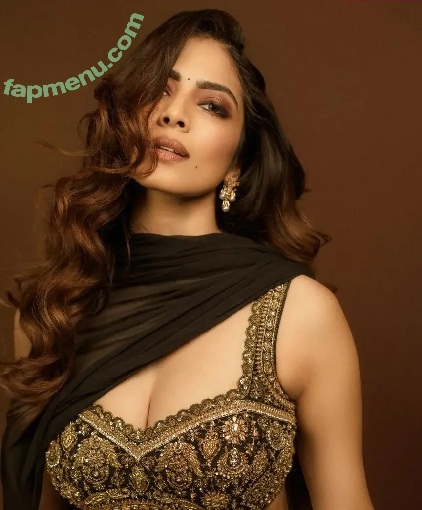 Malavika Mohanan nude photo #0113 (malavikamohanan_)