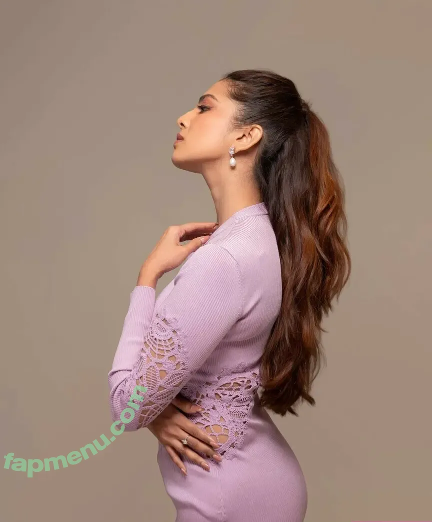 Malavika Mohanan nude photo #0120 (malavikamohanan_)