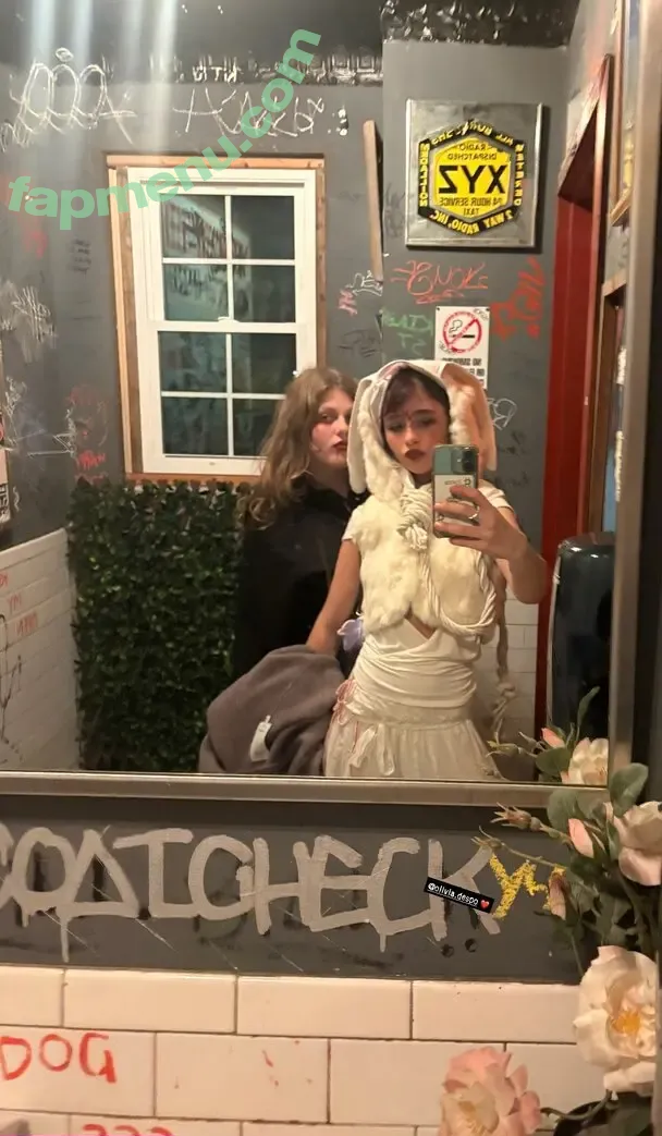 Malina Weissman nude photo #0431 (malinaweissman)