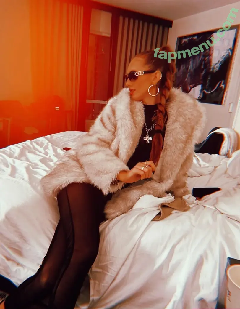 Malley Doherty nude photo #0071 (malley.doherty / malleydoherty)