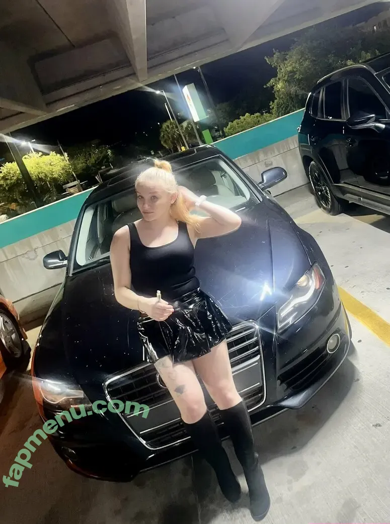 Mallori Carson nude photo #0003 (870queenie / ficial_queenie / lil_snobunnie / mallorycarson.ot / officialqueenie / queeniofficial)