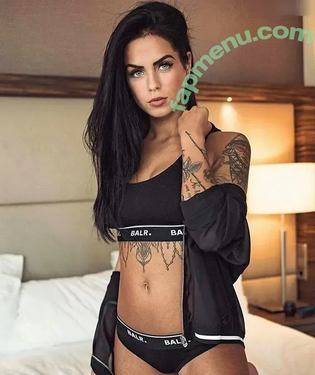 malvareezz nude photo #0107 (malvareezz)