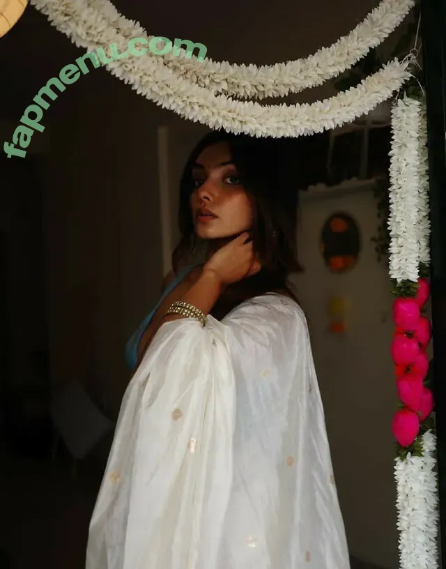 Malvika Lilla nude photo #0003 (malvika_pattenset)