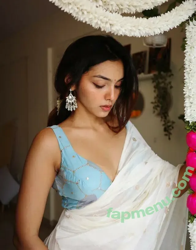 Malvika Lilla nude photo #0006 (malvika_pattenset)