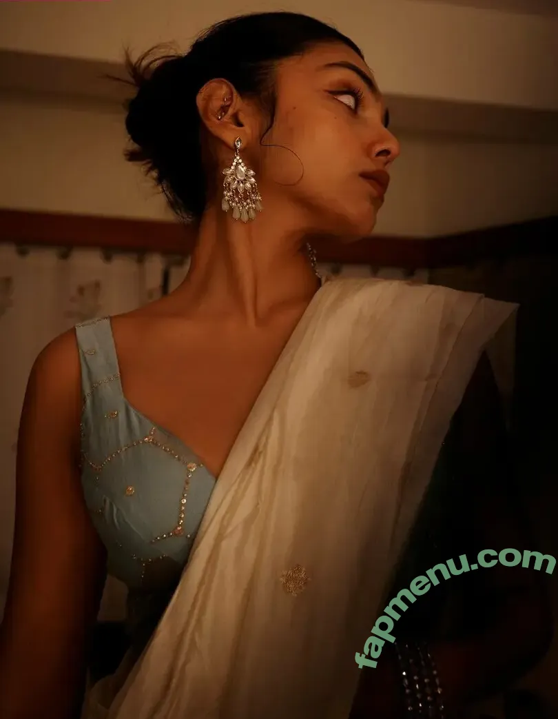 Malvika Lilla nude photo #0014 (malvika_pattenset)