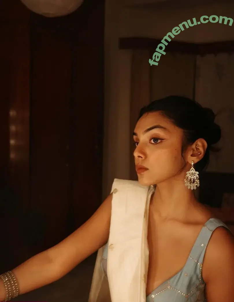 Malvika Lilla nude photo #0015 (malvika_pattenset)