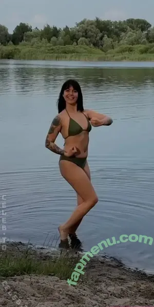 Malwanne nude photo #0140