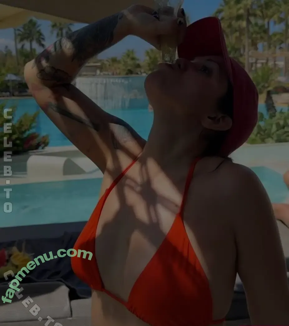 Malwanne nude photo #0136 (Malwanne)