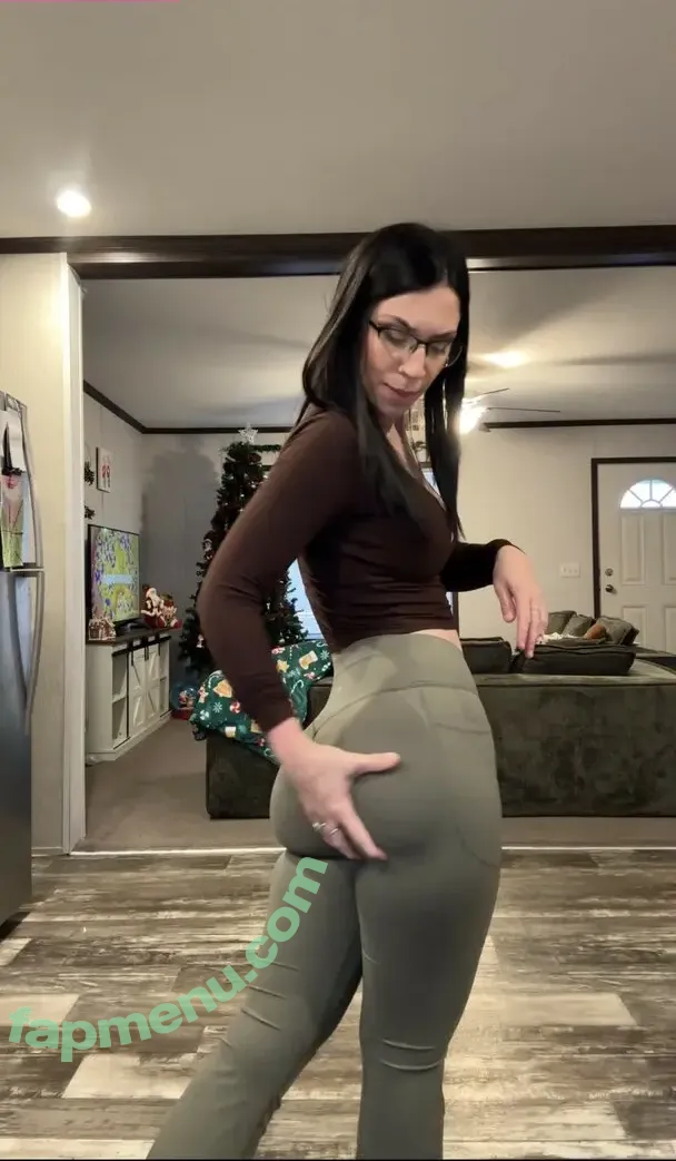 mama.claxton2.0 nude photo #0020 (kayla.claxton / thickystickykay)