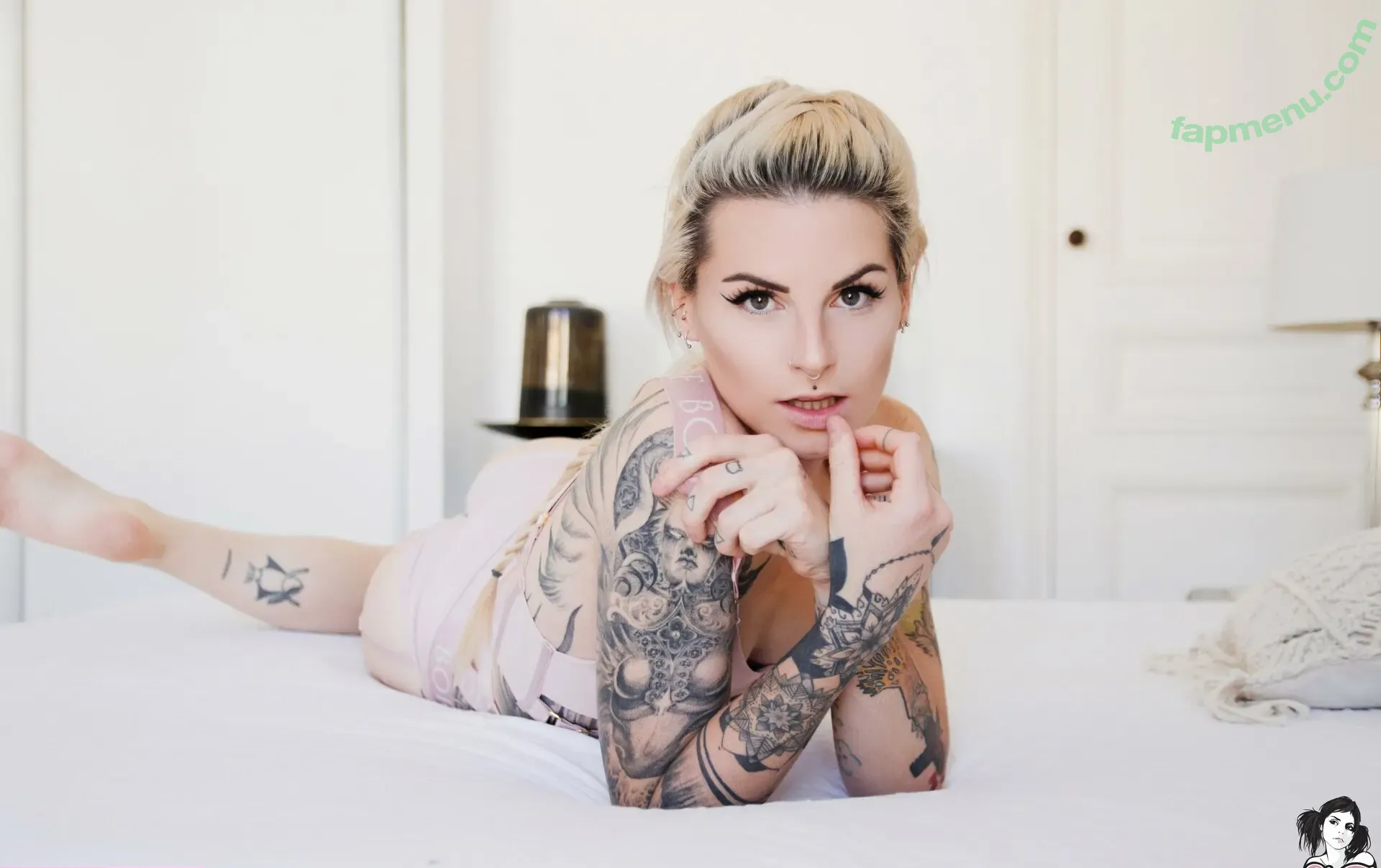 mandeelou nude photo #0093 (mandeelousg)