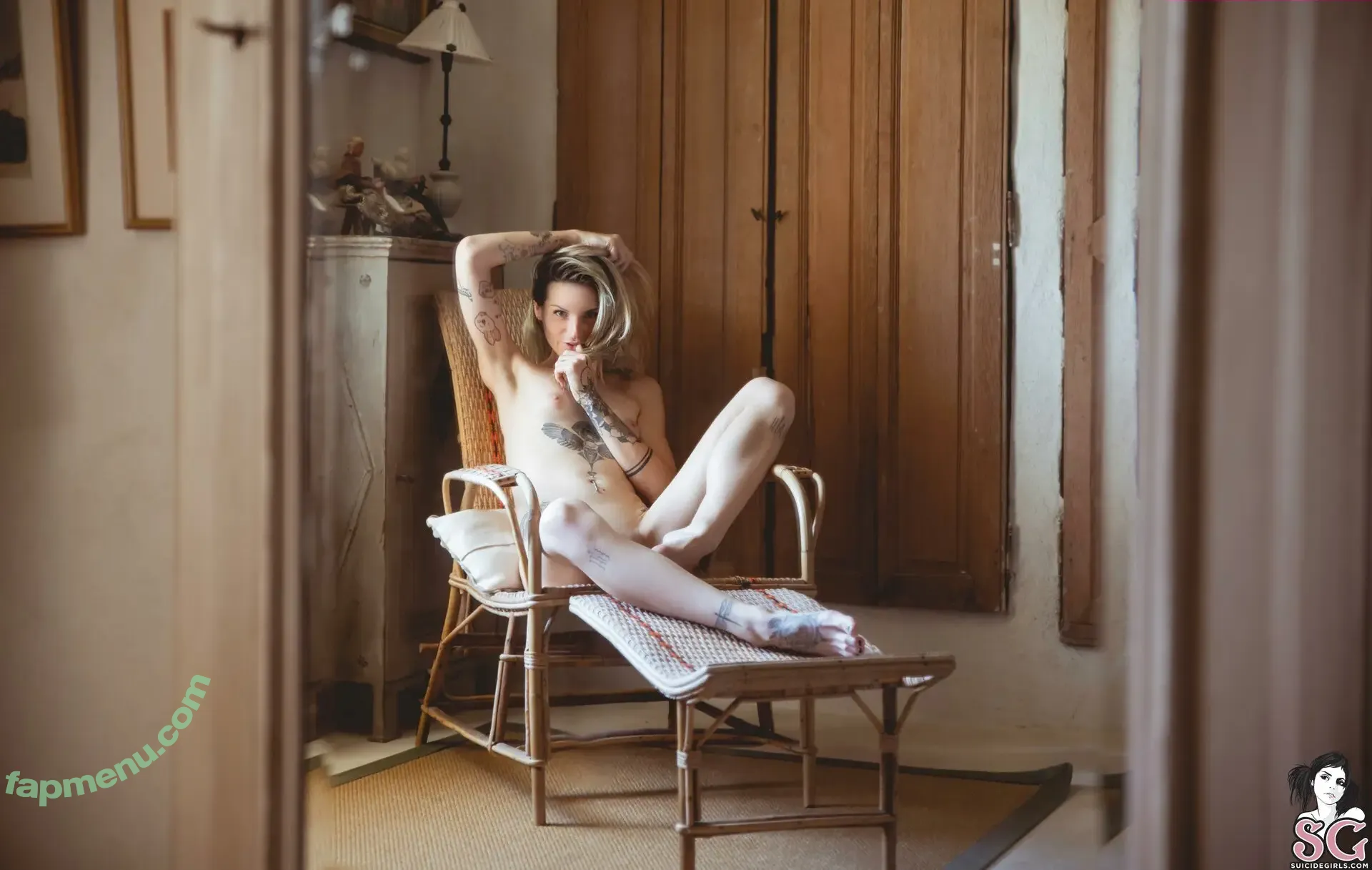 mandeelou nude photo #0142 (mandeelousg)