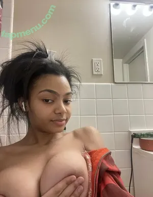 Manibands / youngg_imanii nude photo #0012