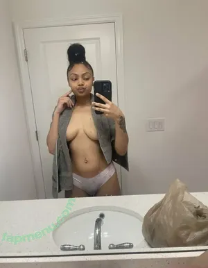 Manibands / youngg_imanii nude photo #0017