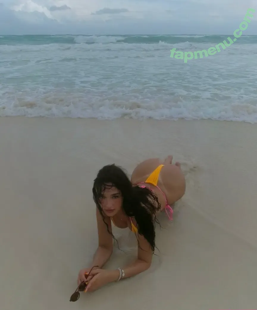 Manjolamuriqi nude photo #0001 (Manjolamuriqi)