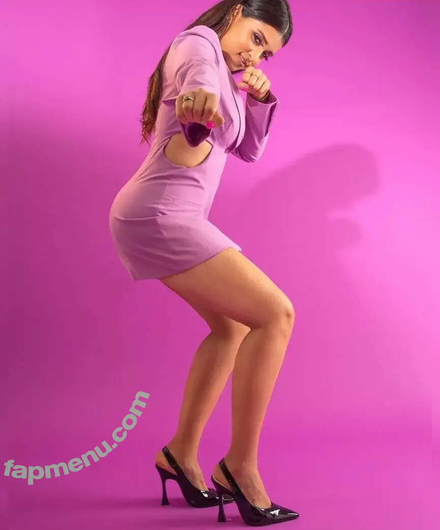 Mannara Chopra nude photo #0023 (memannara)