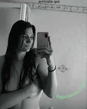 Manuela Mulligh / happyhippoooo nude photo #0007