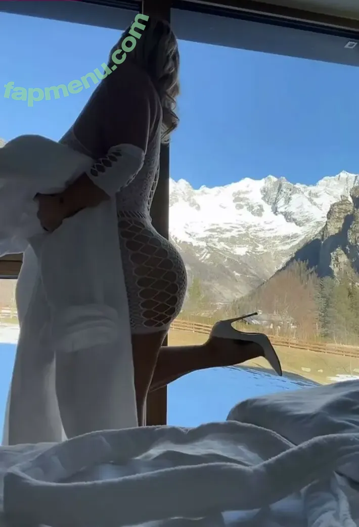 Mara Traversi nude photo #0252 (giorgiatraversi / mara_traversi / maratraversi)