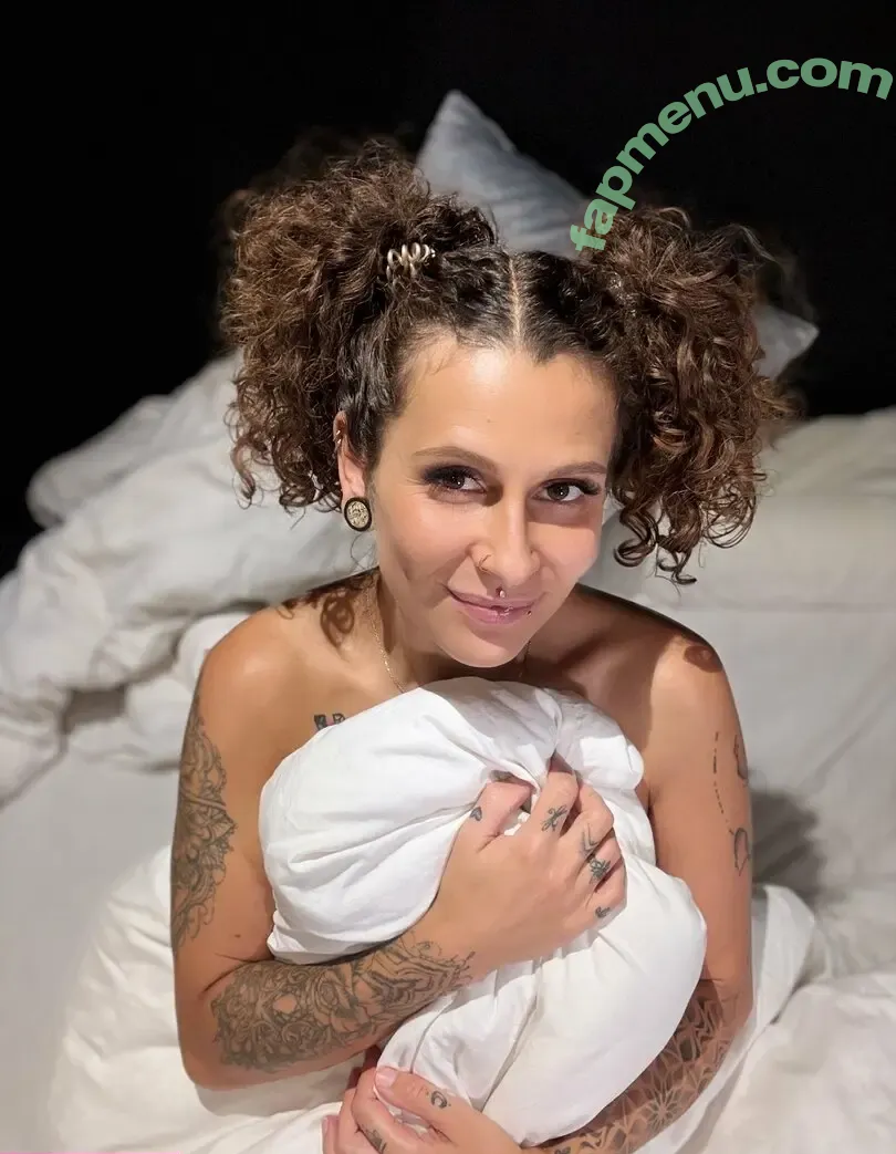 marawalks nude photo #0087 (mara.walks)