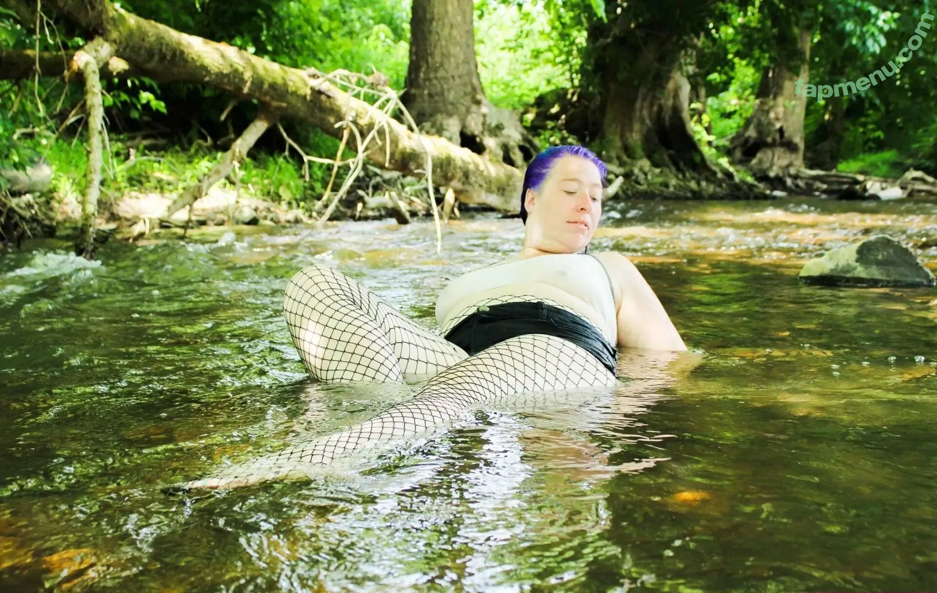 marelymermaid nude photo #0003 (mareamermaid)