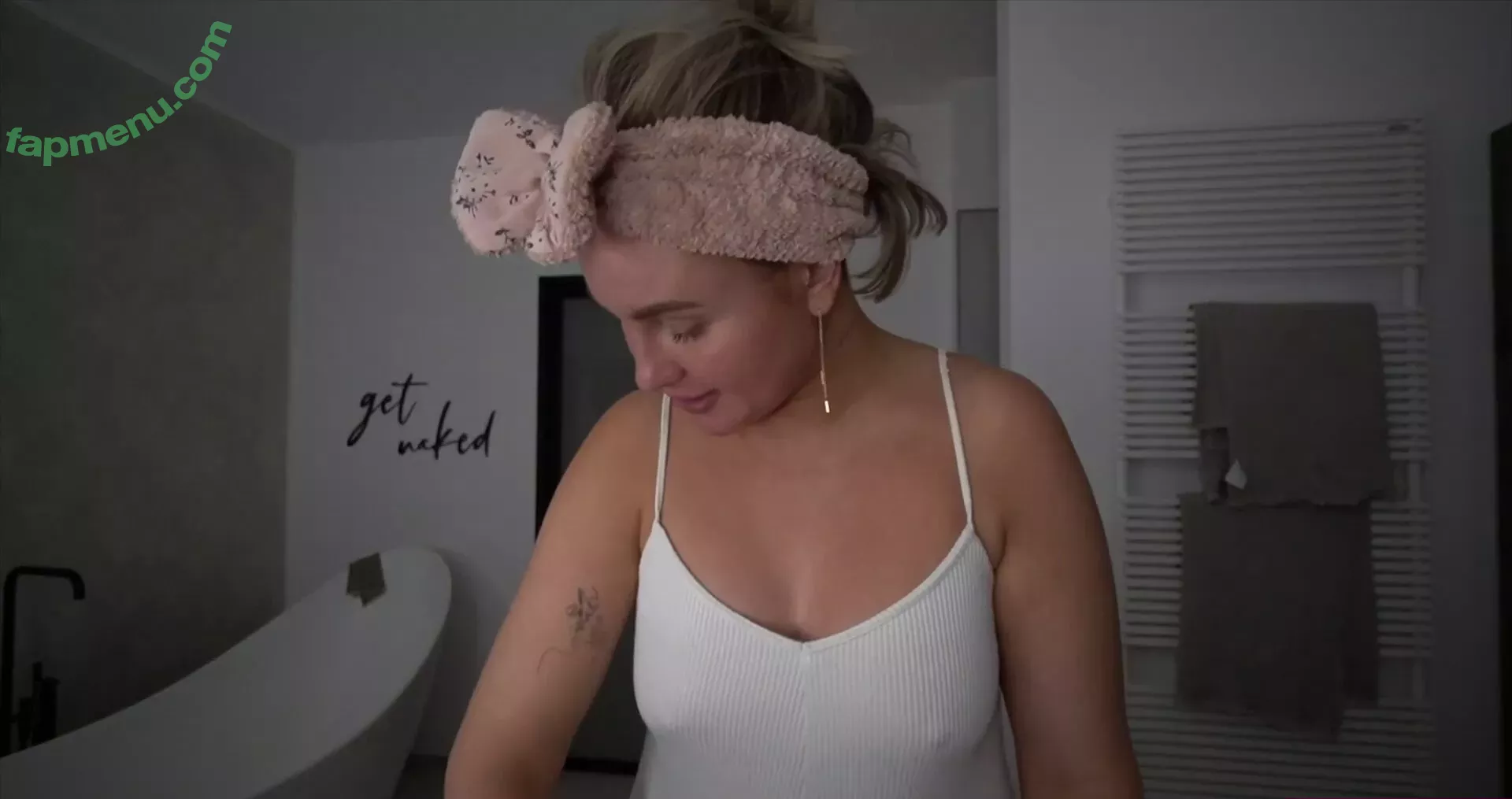 Maren Wolf nude photo #0340 (jellwolffree / marenwolf)