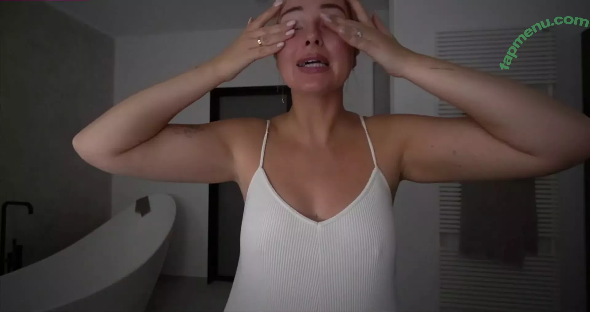 Maren Wolf nude photo #0342 (jellwolffree / marenwolf)